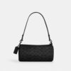 Andre Barrel Bag 24 van Signature Canvas