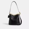 Bleecker-bucketbag van schapenvacht