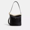 Bleecker-bucketbag van schapenvacht