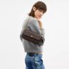 Brooke-tas met klep en ketting in Signature Canvas