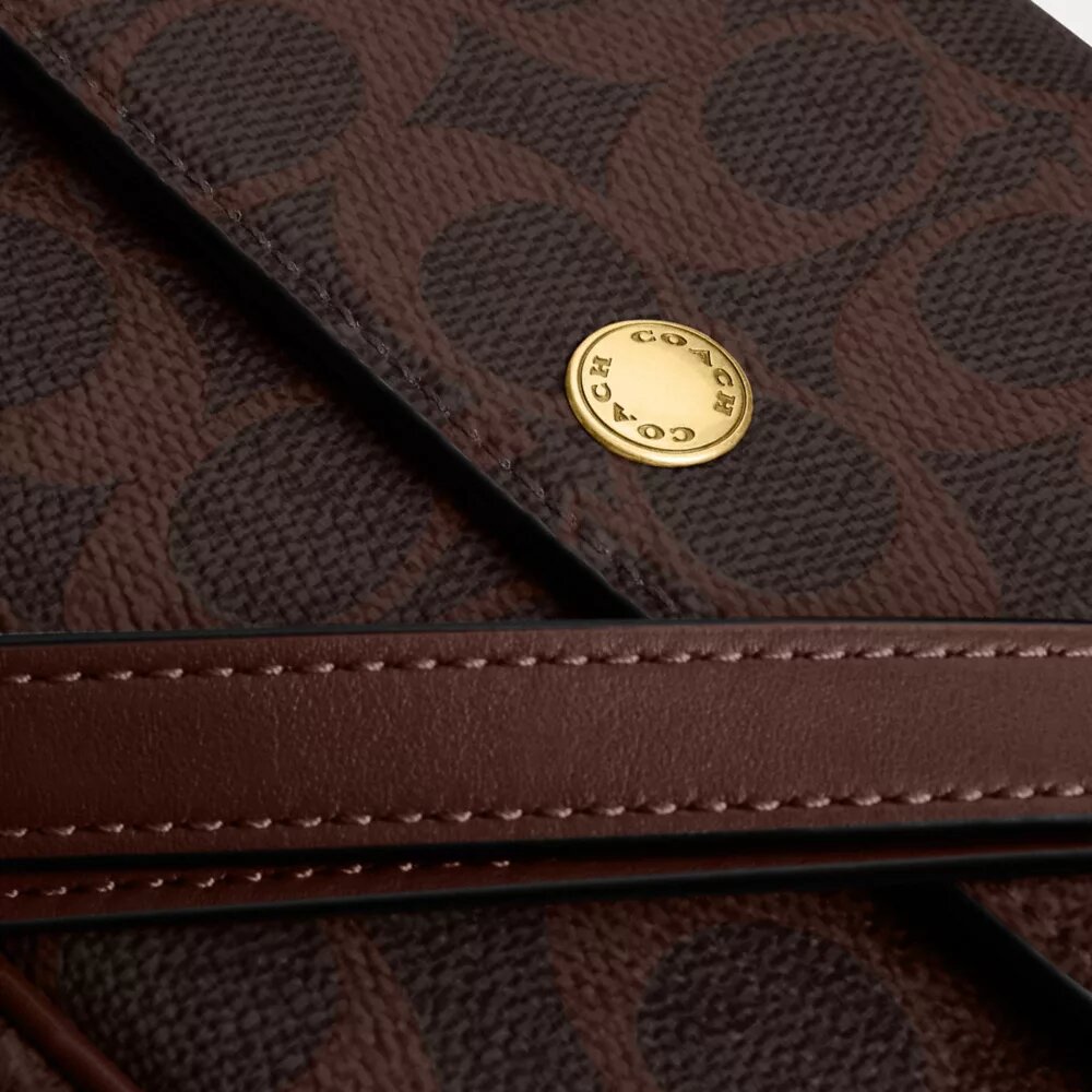 Brooke-tas met klep en ketting in Signature Canvas