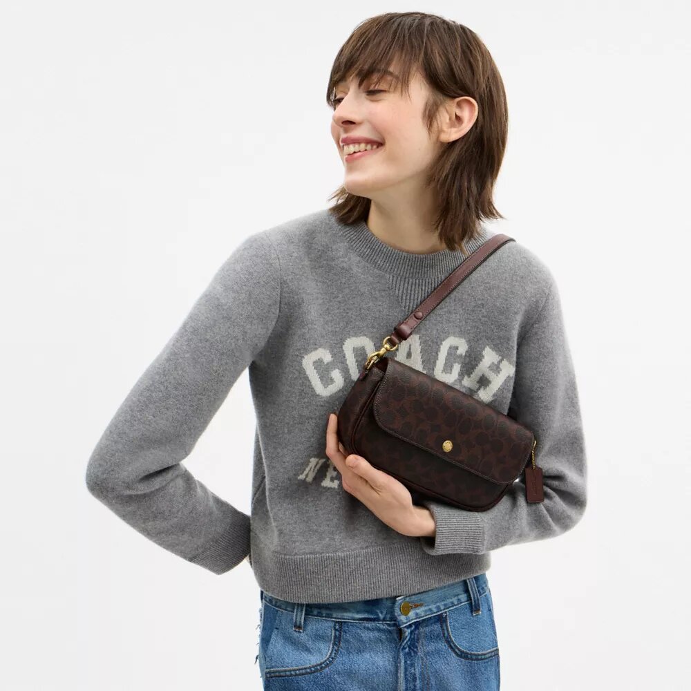 Brooke-tas met klep en ketting in Signature Canvas