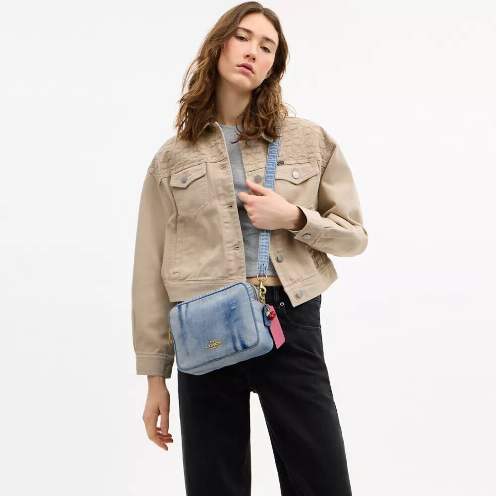 Carey-crossbodytas in 'Loved Denim' met bedels
