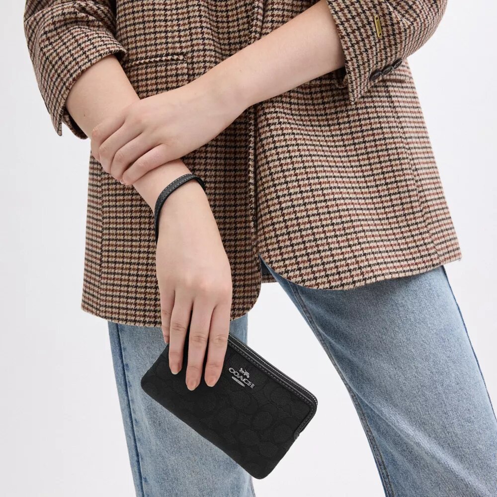 Corner Zip-polsbandtasje in Signature-jacquard