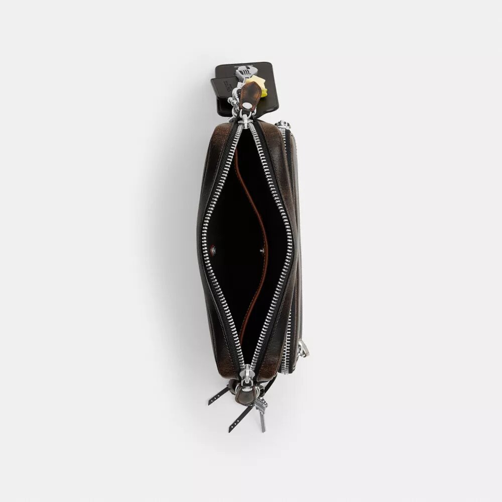 Dakota-crossbodytas van 'Loved Leather' met bedels