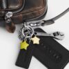 Dakota-crossbodytas van 'Loved Leather' met bedels