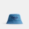 Denim buckethoed met geborduurd Coach-logo