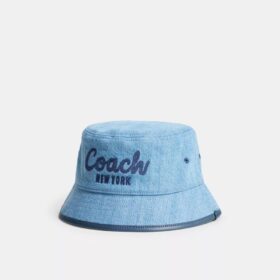 Denim buckethoed met geborduurd Coach-logo