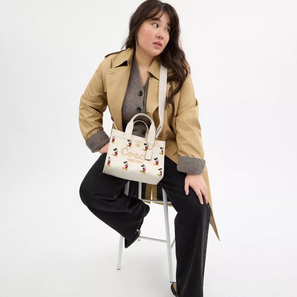 Disney X Coach Cargo-tote bag 26 met Mickey Mouse van regeneratief katoenen canvas