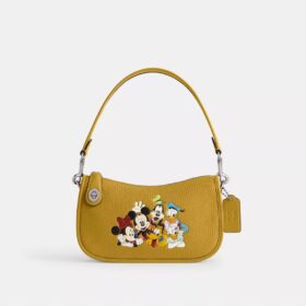 Disney X Coach Swinger-tassen van regeneratief leer met Mickey Mouse en vrienden
