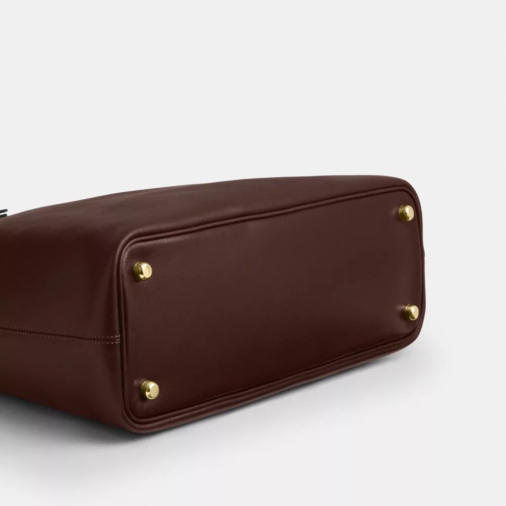 Easton Tote bags