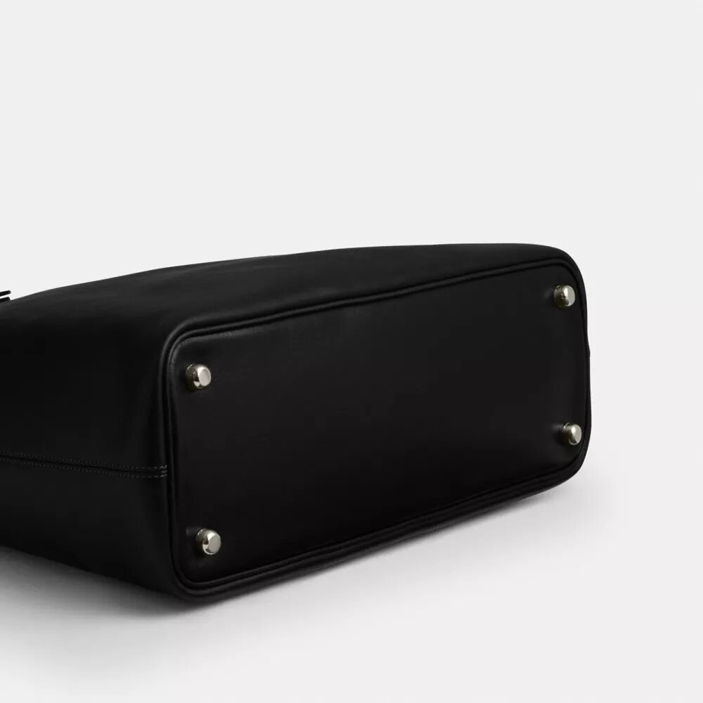 Easton Tote bags