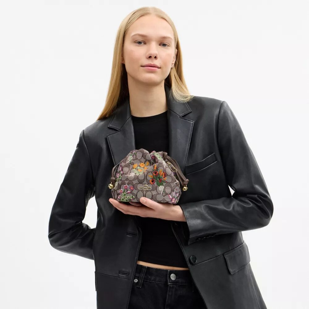Faye Minitas met trekkoord in kenmerkend jacquard met bloemenborduursel
