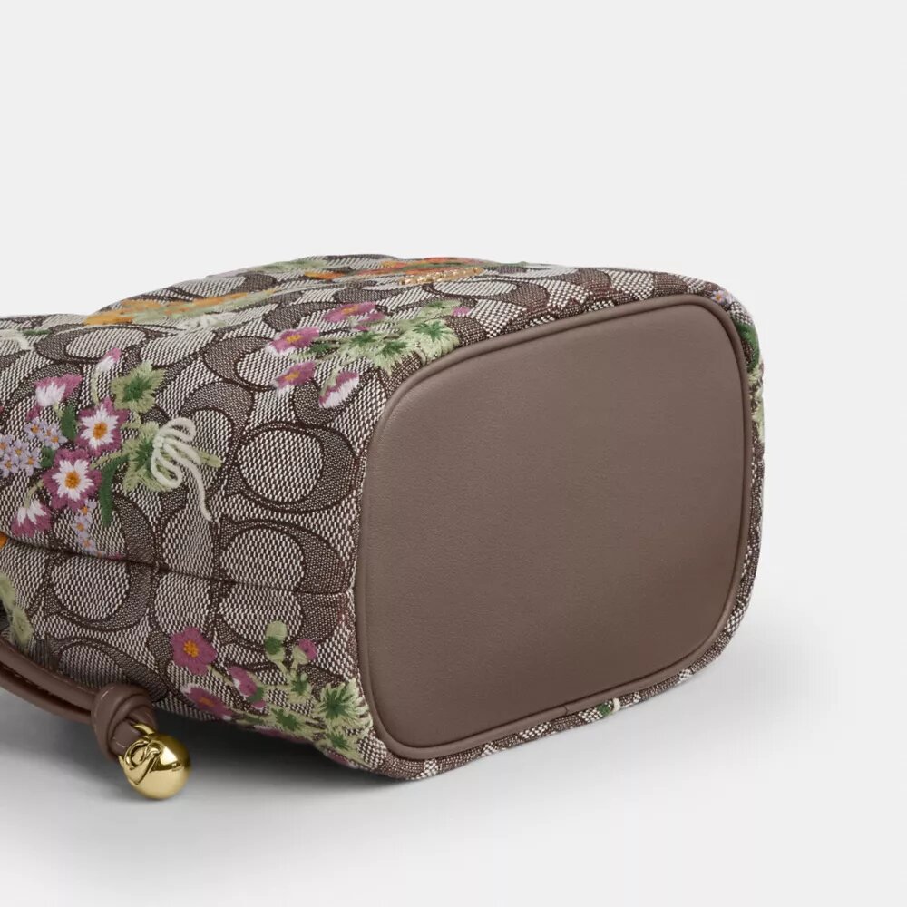 Faye Minitas met trekkoord in kenmerkend jacquard met bloemenborduursel