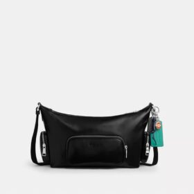 Finn-crossbodytas met vakken en bedels