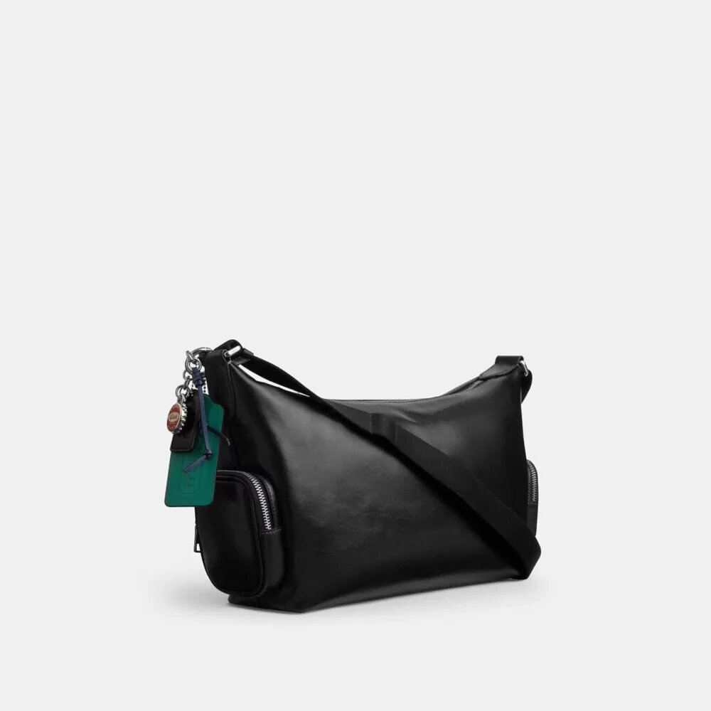 Finn-crossbodytas met vakken en bedels