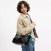 Finn-crossbodytas met vakken en bedels