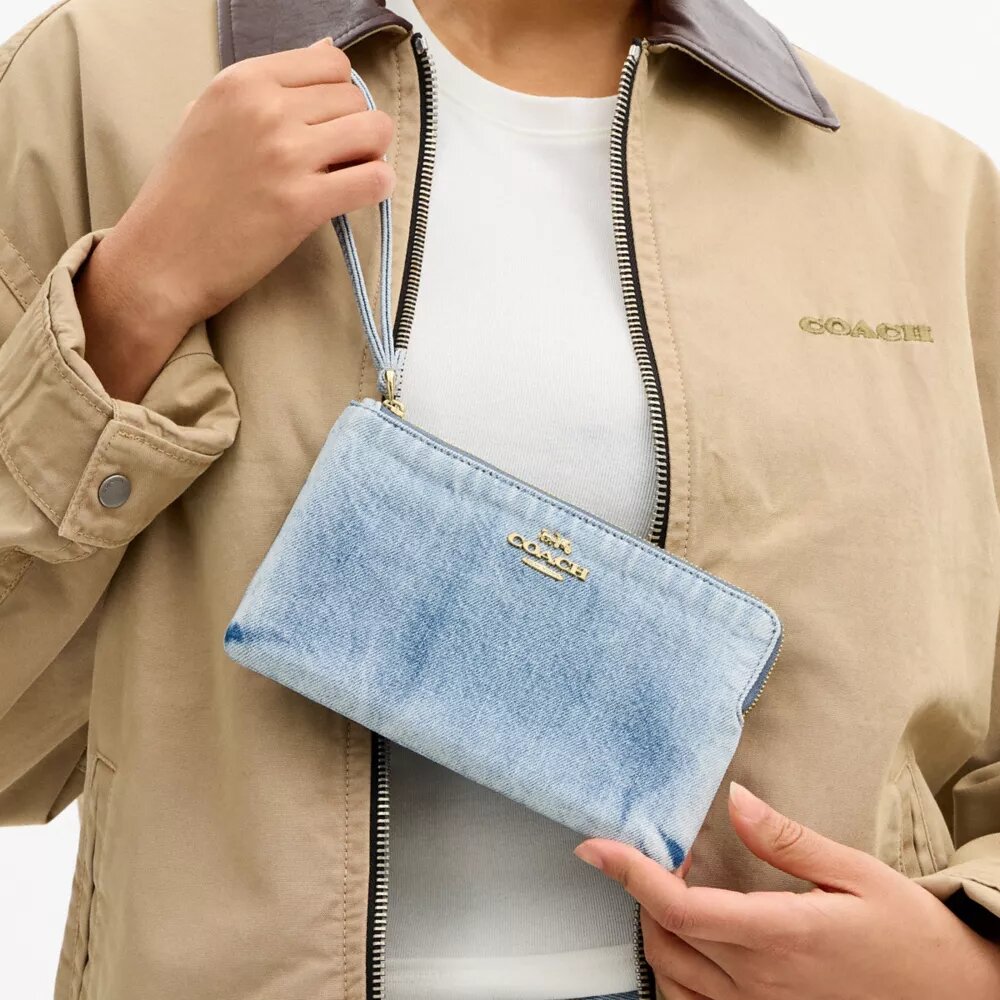 Grote polbandtasjes met rits in de hoek van ‘Loved Denim’