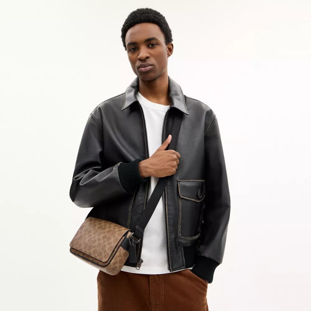 Jack kleine crossbodytas met klep van Signature Canvas