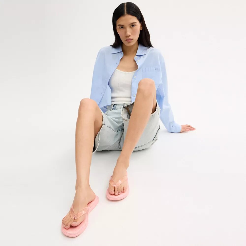 Jelly-teenslippers in kenmerkend ontwerp