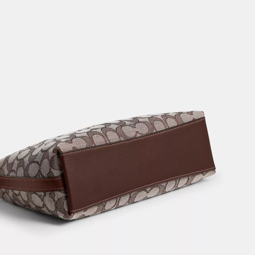 Juliet-schoudertas 25 in Signature Jacquard