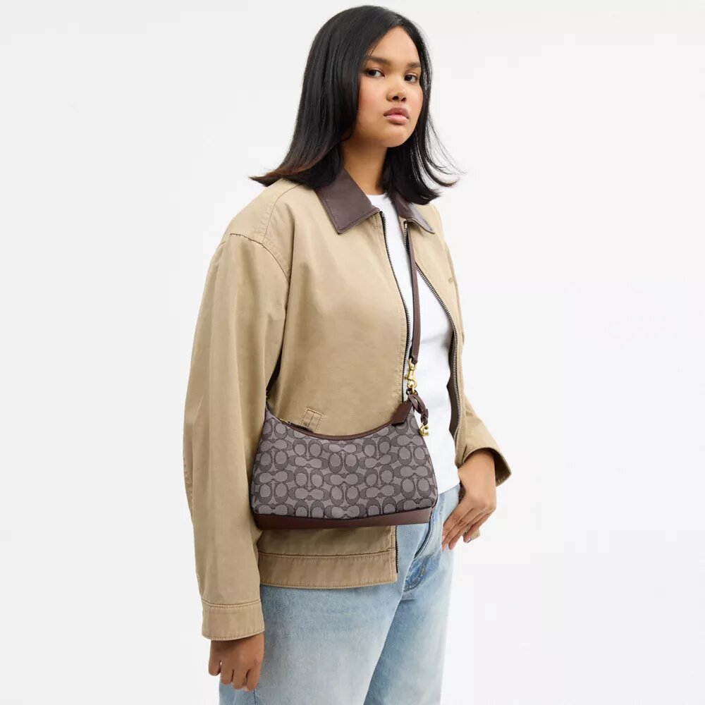 Juliet-schoudertas 25 in Signature Jacquard