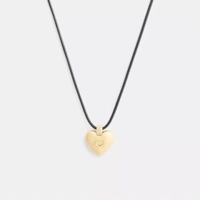 Ketting met kenmerkende hartvormige hanger