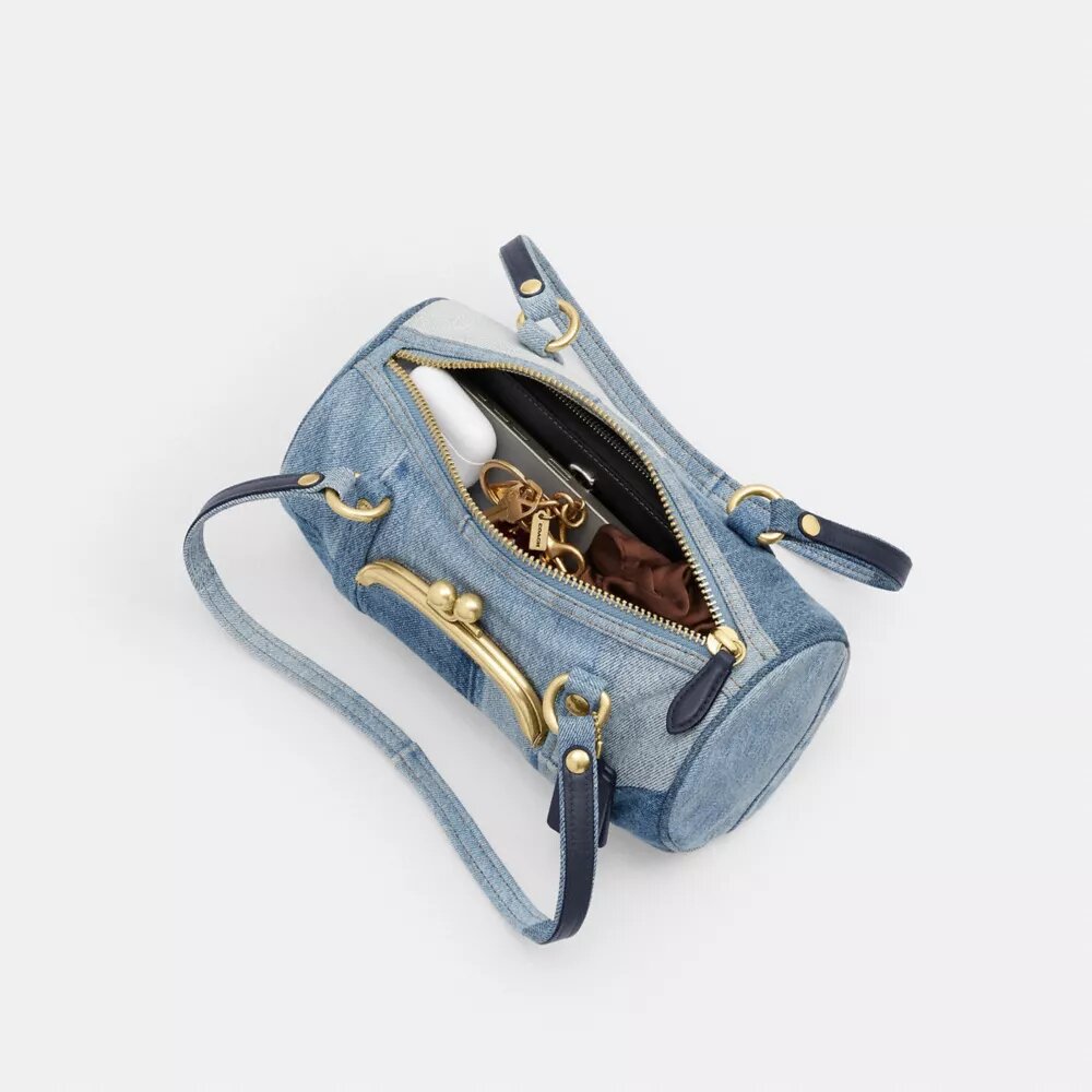 Kisslock Barrel-tas 28 van hergebruikt denim