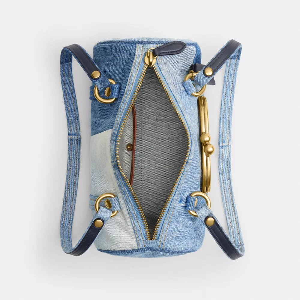 Kisslock Barrel-tas 28 van hergebruikt denim