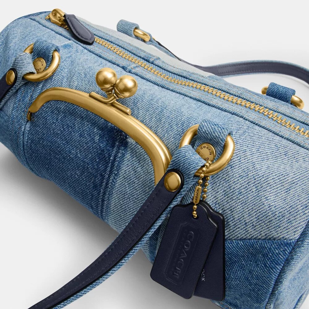 Kisslock Barrel-tas 28 van hergebruikt denim