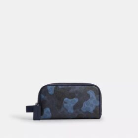 Kleine reisset in kenmerkende camouflageprint