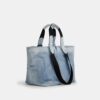 Kleine 'Tour'-Tote bag van 'Loved Denim' met bedels