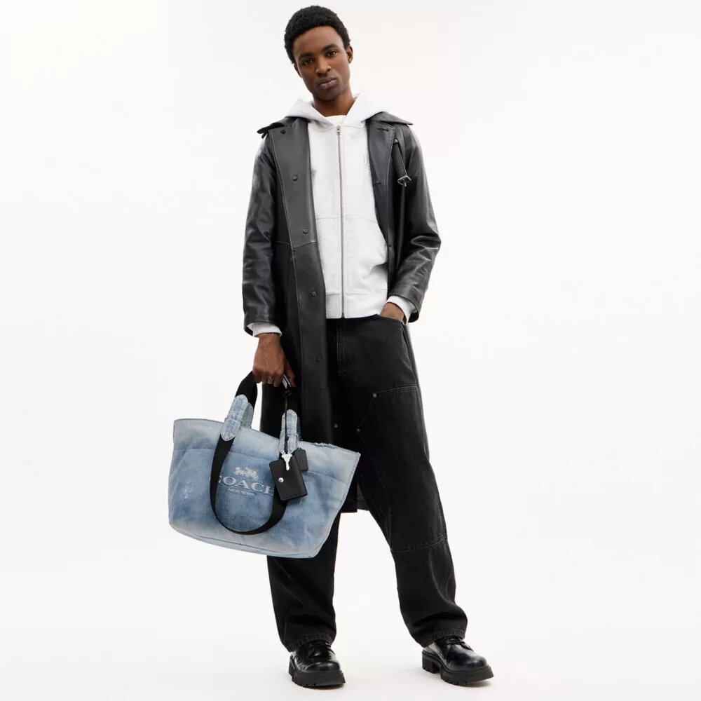 Kleine 'Tour'-Tote bag van 'Loved Denim' met bedels