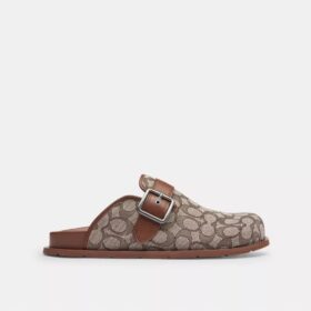 Klompjes met gesp in kenmerkend jacquard