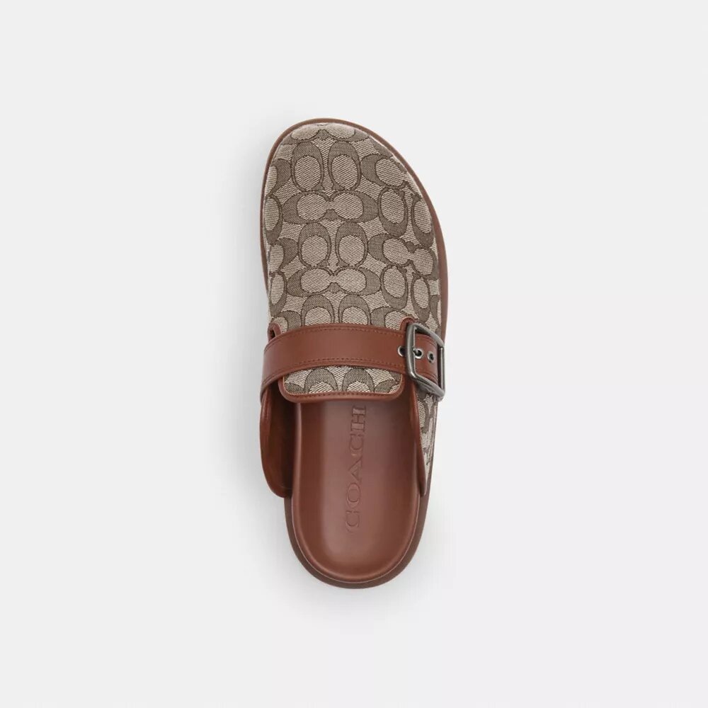 Klompjes met gesp in kenmerkend jacquard