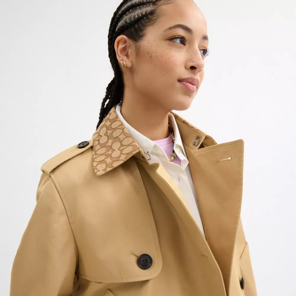 Korte trenchcoat met kenmerkende kraag