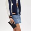 Lange portemonnee met rits rondom in kenmerkend jacquard