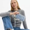 Lange portemonnee met rits rondom in ‘Loved’ denim