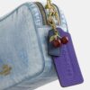 Mini Carey-crossbodytas in ‘Loved Denim’ met bedels