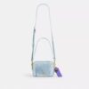 Mini Carey-crossbodytas in ‘Loved Denim’ met bedels