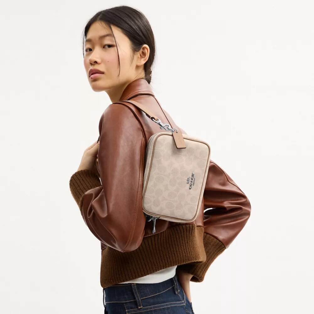 Mini Carey Crossbodytas van Signature Canvas