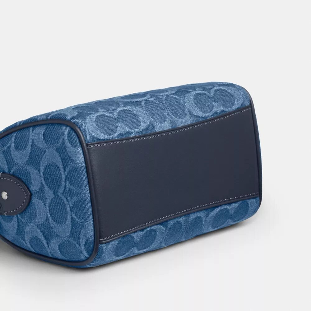 Mini Rowan crossbodytas in kenmerkende denim