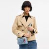 Mini Rowan-crossbodytas in ‘Loved Denim’ met bedels