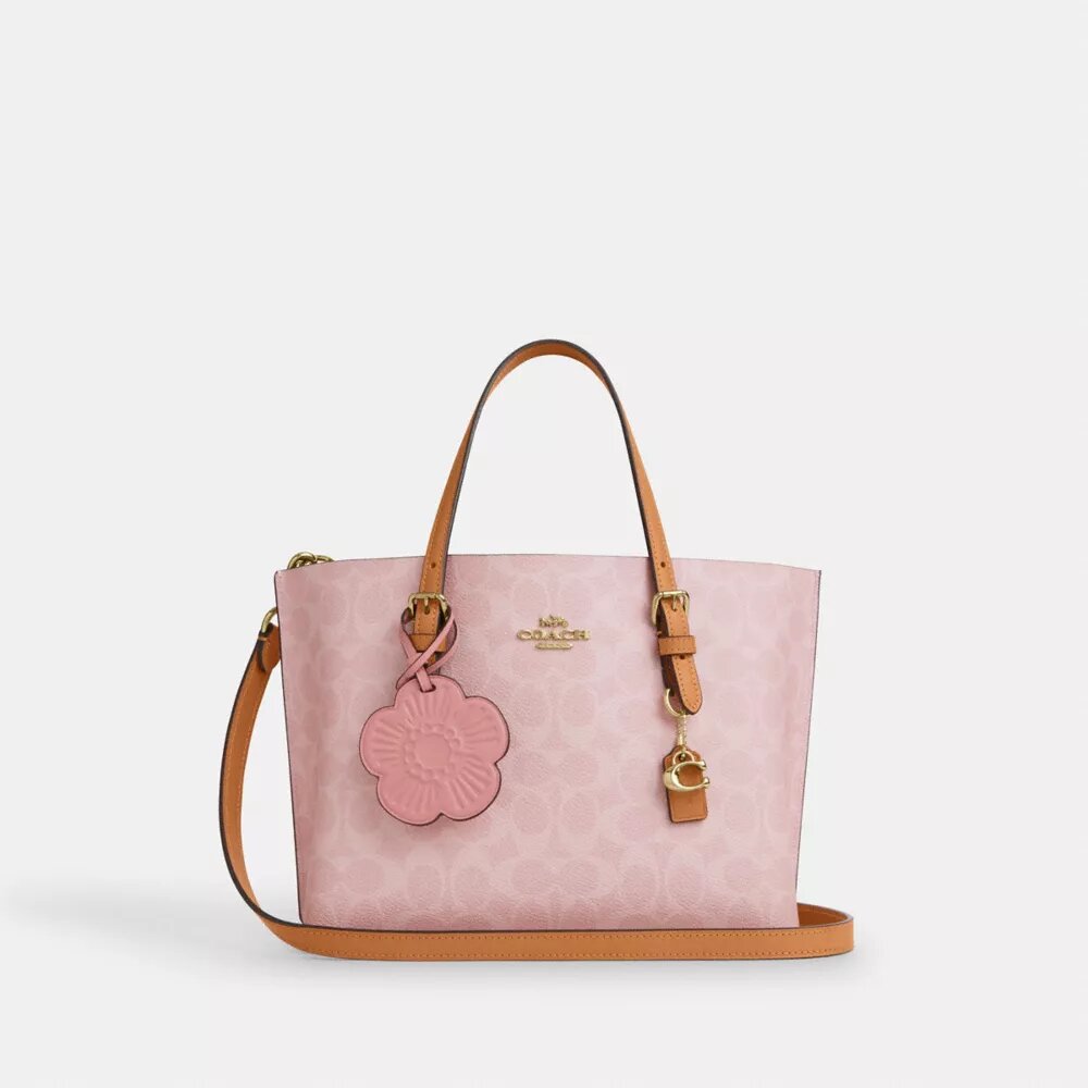 Mollie Tote bag 25 inch van Signature Canvas met bedeltjes