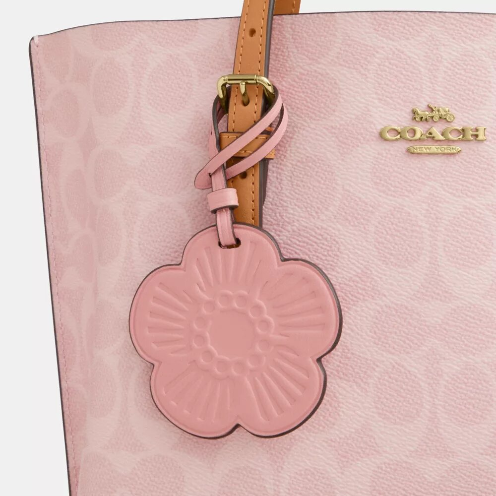 Mollie Tote bag 25 inch van Signature Canvas met bedeltjes
