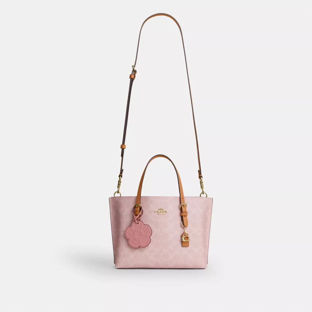 Mollie Tote bag 25 inch van Signature Canvas met bedeltjes