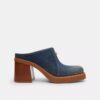 Muiltjes met hak en gebeeldhouwde C in Loved Denim