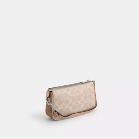 Nolita 19 in ‘Blocked Signature’-Canvas