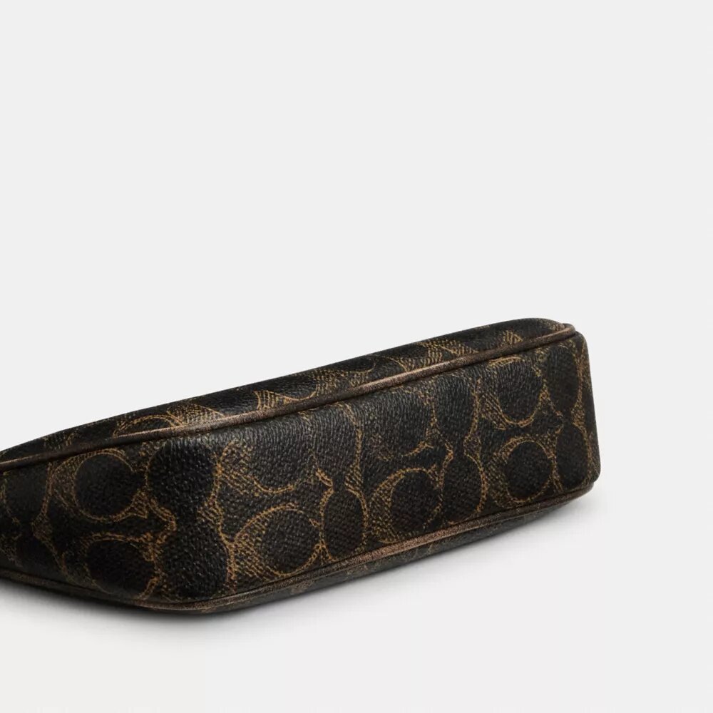 Nolita 19 in 'Loved Signature Canvas' met bedels