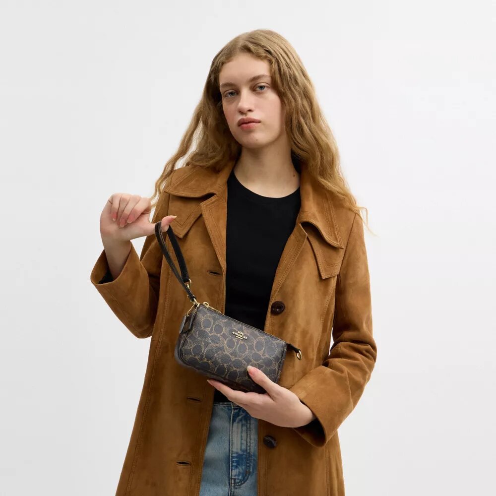 Nolita 19 in 'Loved Signature Canvas' met bedels